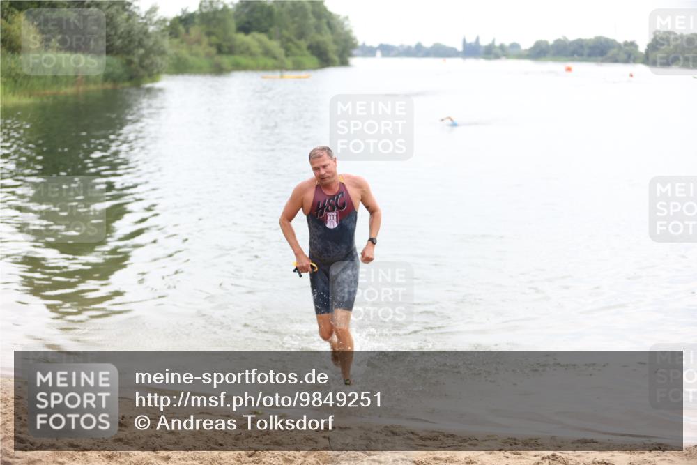 21.06.2026 - 29. Vierlanden-Triathlon Andreas Tolksdorf http://msf.ph/oto/9849251 21.06.2026 10:02:51 Schwimmen 430 meine-sportfotos.de