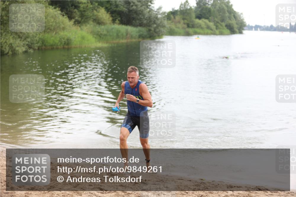 21.06.2026 - 29. Vierlanden-Triathlon Andreas Tolksdorf http://msf.ph/oto/9849261 21.06.2026 10:03:28 Schwimmen 437 meine-sportfotos.de