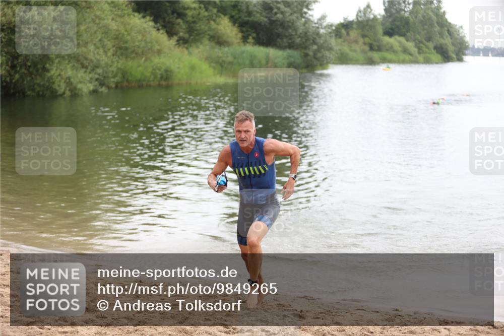 21.06.2026 - 29. Vierlanden-Triathlon Andreas Tolksdorf http://msf.ph/oto/9849265 21.06.2026 10:03:28 Schwimmen 437 meine-sportfotos.de