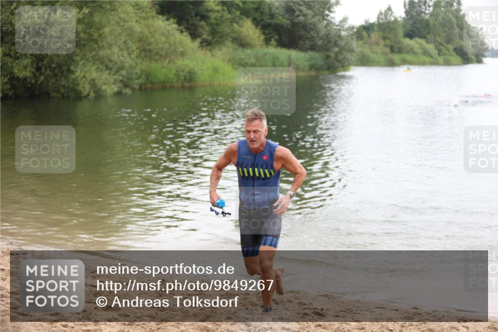 21.06.2026 - 29. Vierlanden-Triathlon Andreas Tolksdorf http://msf.ph/oto/9849267 21.06.2026 10:03:28 Schwimmen 437 meine-sportfotos.de