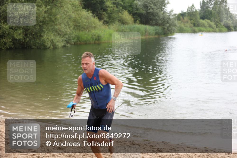 21.06.2026 - 29. Vierlanden-Triathlon Andreas Tolksdorf http://msf.ph/oto/9849272 21.06.2026 10:03:28 Schwimmen 437 meine-sportfotos.de