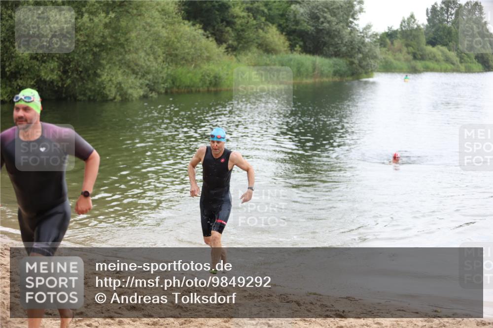 21.06.2026 - 29. Vierlanden-Triathlon Andreas Tolksdorf http://msf.ph/oto/9849292 21.06.2026 10:04:10 Schwimmen 420, 440, 454 meine-sportfotos.de