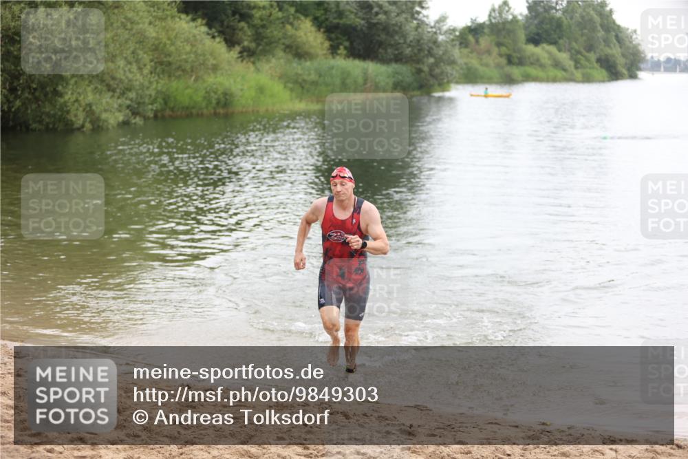 21.06.2026 - 29. Vierlanden-Triathlon Andreas Tolksdorf http://msf.ph/oto/9849303 21.06.2026 10:04:22 Schwimmen 440 meine-sportfotos.de