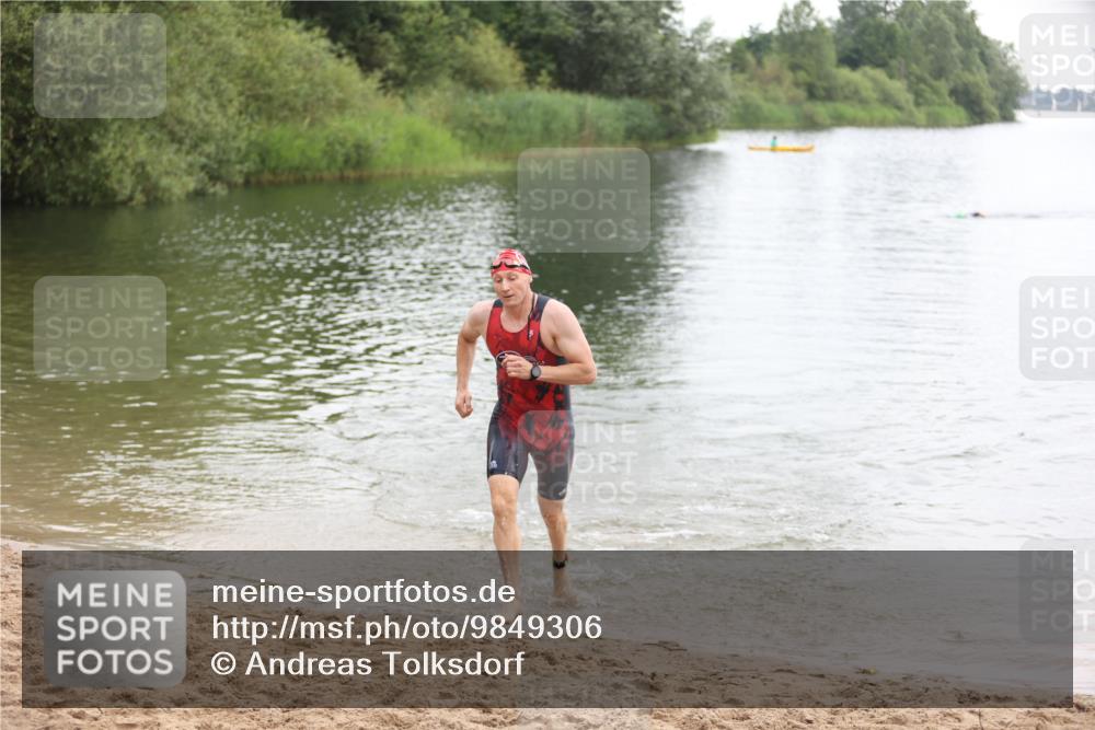 21.06.2026 - 29. Vierlanden-Triathlon Andreas Tolksdorf http://msf.ph/oto/9849306 21.06.2026 10:04:22 Schwimmen 440 meine-sportfotos.de