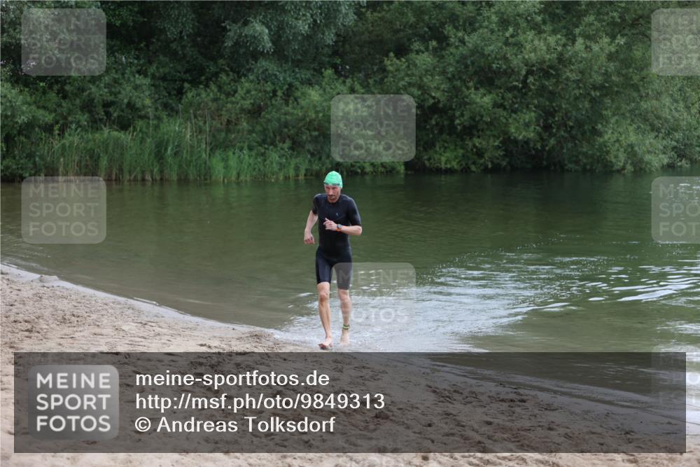 21.06.2026 - 29. Vierlanden-Triathlon Andreas Tolksdorf http://msf.ph/oto/9849313 21.06.2026 10:05:03 Schwimmen 431 meine-sportfotos.de