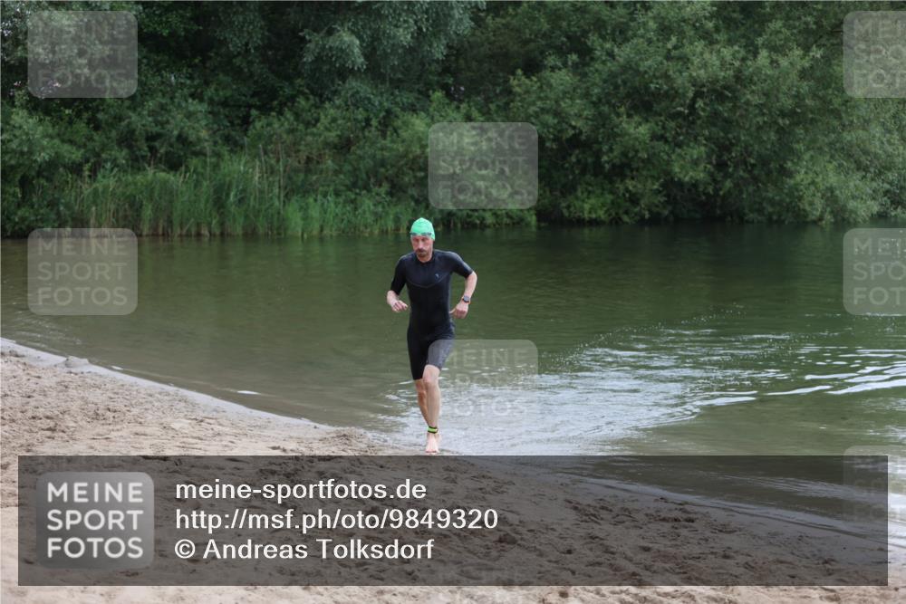 21.06.2026 - 29. Vierlanden-Triathlon Andreas Tolksdorf http://msf.ph/oto/9849320 21.06.2026 10:05:03 Schwimmen 431 meine-sportfotos.de