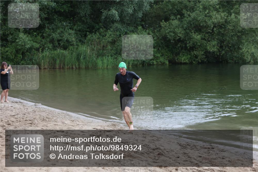21.06.2026 - 29. Vierlanden-Triathlon Andreas Tolksdorf http://msf.ph/oto/9849324 21.06.2026 10:05:04 Schwimmen 431 meine-sportfotos.de