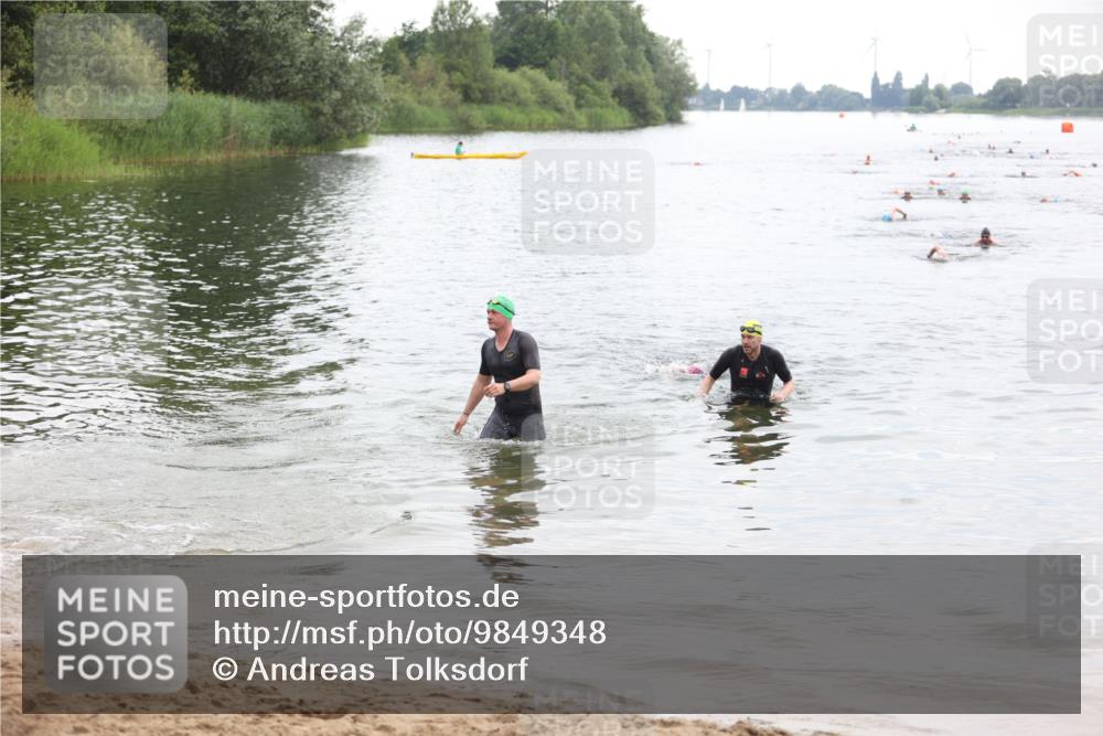 21.06.2026 - 29. Vierlanden-Triathlon Andreas Tolksdorf http://msf.ph/oto/9849348 21.06.2026 10:05:31 Schwimmen 395, 414, 429, 448 meine-sportfotos.de