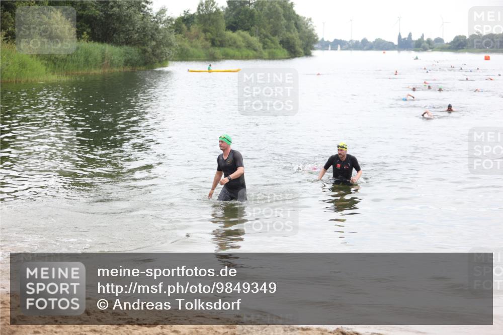 21.06.2026 - 29. Vierlanden-Triathlon Andreas Tolksdorf http://msf.ph/oto/9849349 21.06.2026 10:05:31 Schwimmen 395, 414, 429, 448 meine-sportfotos.de