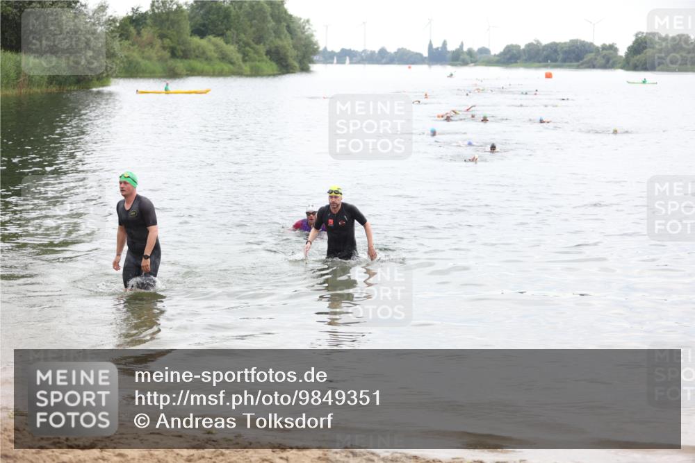 21.06.2026 - 29. Vierlanden-Triathlon Andreas Tolksdorf http://msf.ph/oto/9849351 21.06.2026 10:05:32 Schwimmen 395, 414, 429, 448 meine-sportfotos.de