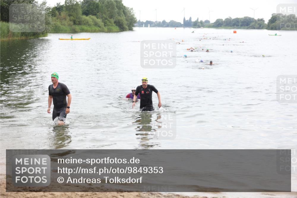 21.06.2026 - 29. Vierlanden-Triathlon Andreas Tolksdorf http://msf.ph/oto/9849353 21.06.2026 10:05:32 Schwimmen 395, 414, 429, 448 meine-sportfotos.de