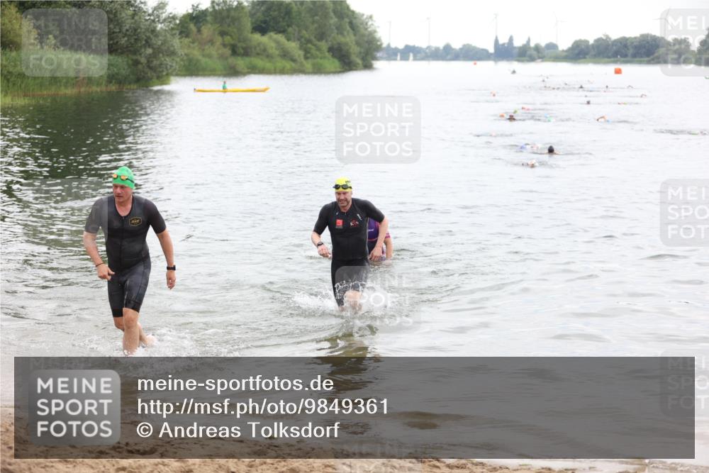 21.06.2026 - 29. Vierlanden-Triathlon Andreas Tolksdorf http://msf.ph/oto/9849361 21.06.2026 10:05:35 Schwimmen 395, 414, 429, 448 meine-sportfotos.de