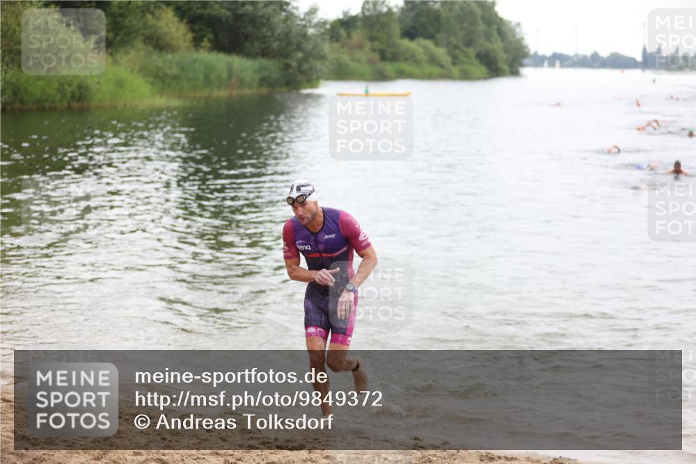21.06.2026 - 29. Vierlanden-Triathlon Andreas Tolksdorf http://msf.ph/oto/9849372 21.06.2026 10:05:41 Schwimmen 395, 414, 429 meine-sportfotos.de