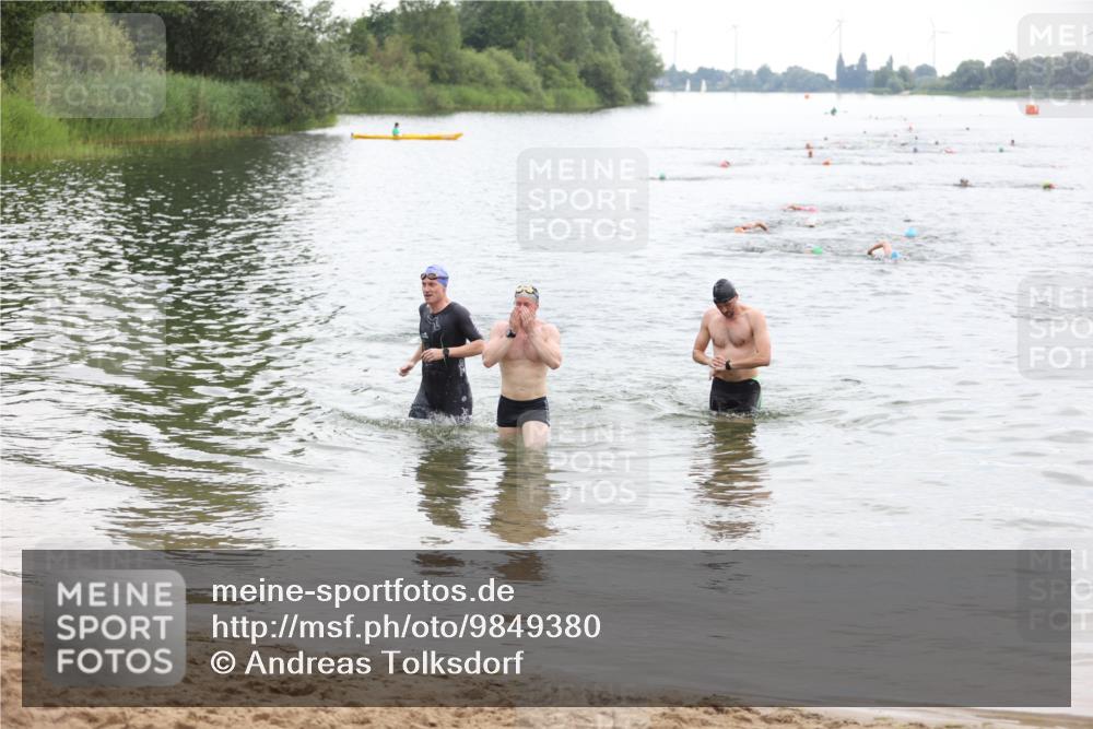 21.06.2026 - 29. Vierlanden-Triathlon Andreas Tolksdorf http://msf.ph/oto/9849380 21.06.2026 10:06:07 Schwimmen 444, 464 meine-sportfotos.de