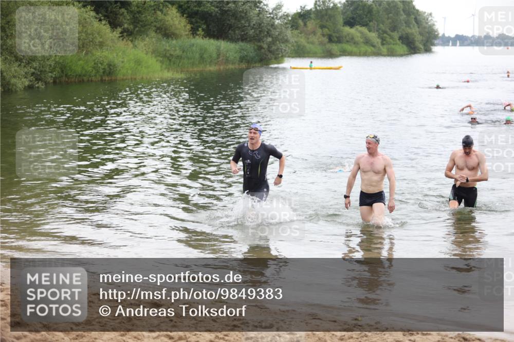 21.06.2026 - 29. Vierlanden-Triathlon Andreas Tolksdorf http://msf.ph/oto/9849383 21.06.2026 10:06:08 Schwimmen 444, 464 meine-sportfotos.de