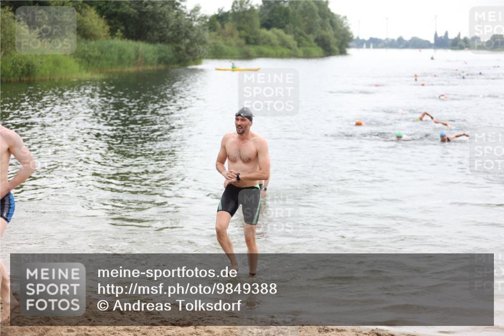 21.06.2026 - 29. Vierlanden-Triathlon Andreas Tolksdorf http://msf.ph/oto/9849388 21.06.2026 10:06:15 Schwimmen 438, 444, 458, 467 meine-sportfotos.de