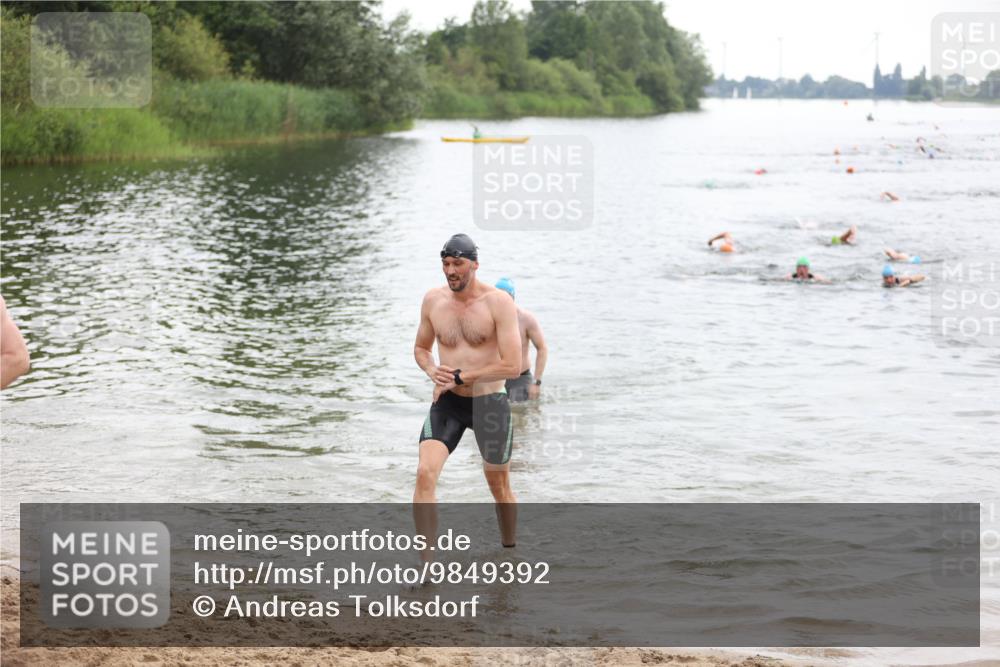 21.06.2026 - 29. Vierlanden-Triathlon Andreas Tolksdorf http://msf.ph/oto/9849392 21.06.2026 10:06:15 Schwimmen 438, 444, 458, 467 meine-sportfotos.de