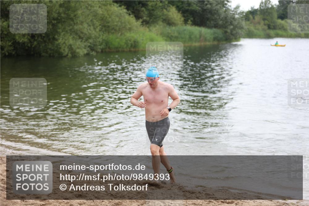 21.06.2026 - 29. Vierlanden-Triathlon Andreas Tolksdorf http://msf.ph/oto/9849393 21.06.2026 10:06:22 Schwimmen 438, 458, 467 meine-sportfotos.de