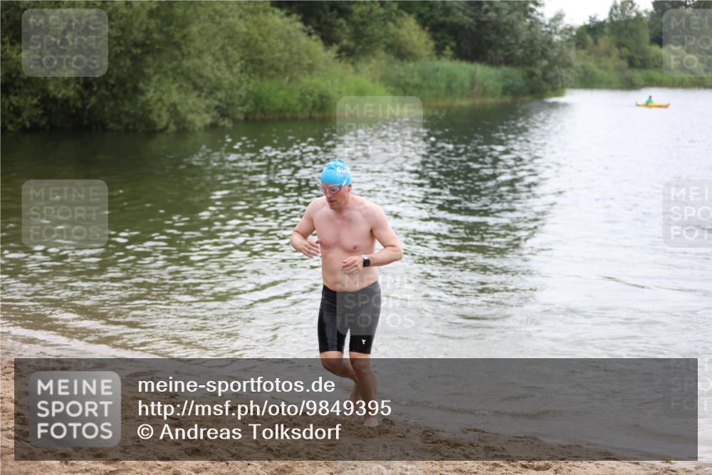 21.06.2026 - 29. Vierlanden-Triathlon Andreas Tolksdorf http://msf.ph/oto/9849395 21.06.2026 10:06:22 Schwimmen 438, 458, 467 meine-sportfotos.de
