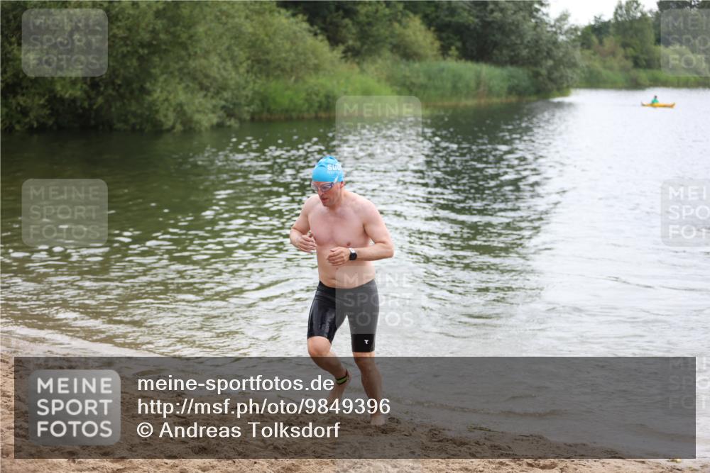 21.06.2026 - 29. Vierlanden-Triathlon Andreas Tolksdorf http://msf.ph/oto/9849396 21.06.2026 10:06:22 Schwimmen 438, 458, 467 meine-sportfotos.de