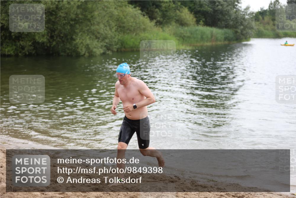 21.06.2026 - 29. Vierlanden-Triathlon Andreas Tolksdorf http://msf.ph/oto/9849398 21.06.2026 10:06:22 Schwimmen 438, 458, 467 meine-sportfotos.de