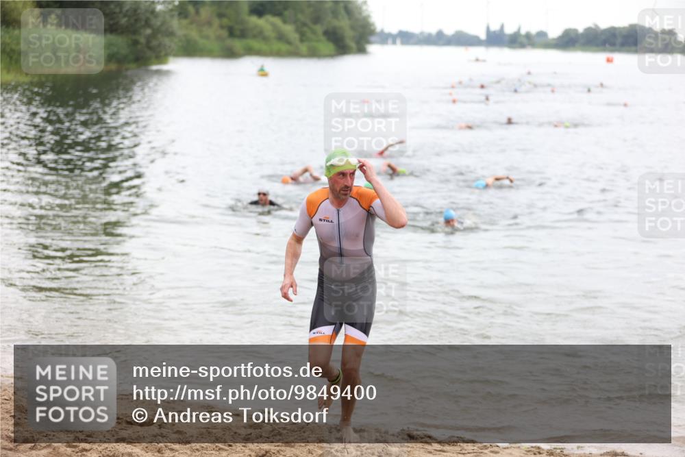 21.06.2026 - 29. Vierlanden-Triathlon Andreas Tolksdorf http://msf.ph/oto/9849400 21.06.2026 10:06:26 Schwimmen 397, 410, 458, 467 meine-sportfotos.de