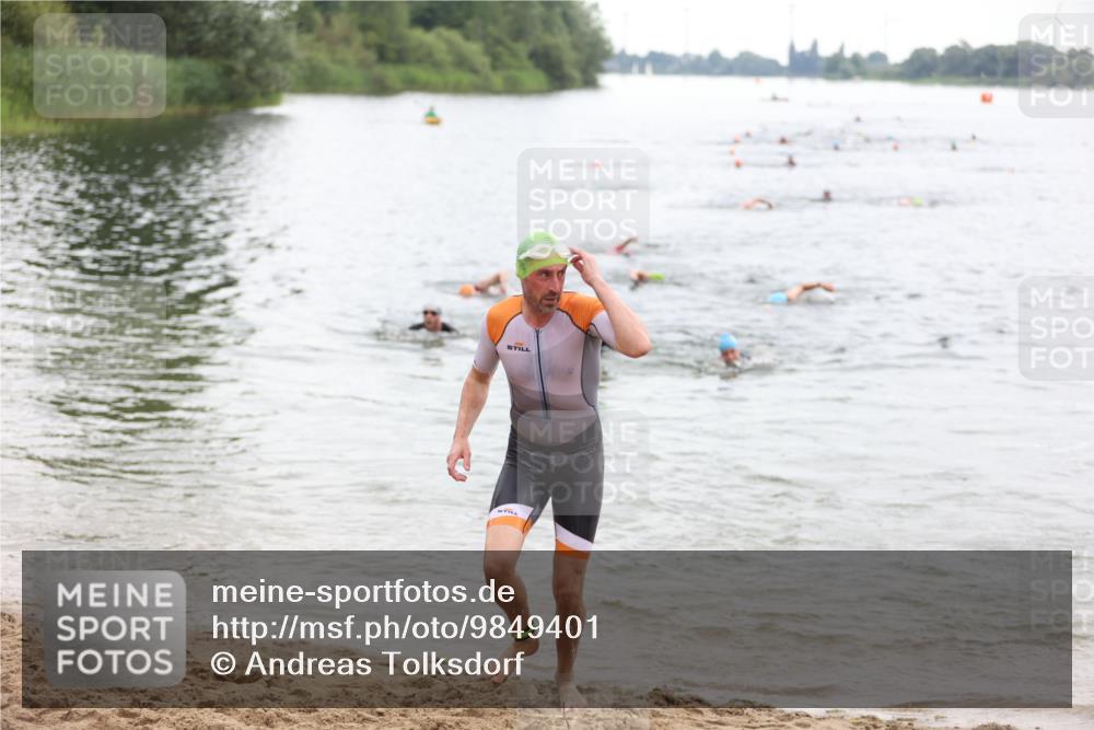 21.06.2026 - 29. Vierlanden-Triathlon Andreas Tolksdorf http://msf.ph/oto/9849401 21.06.2026 10:06:26 Schwimmen 397, 410, 458, 467 meine-sportfotos.de