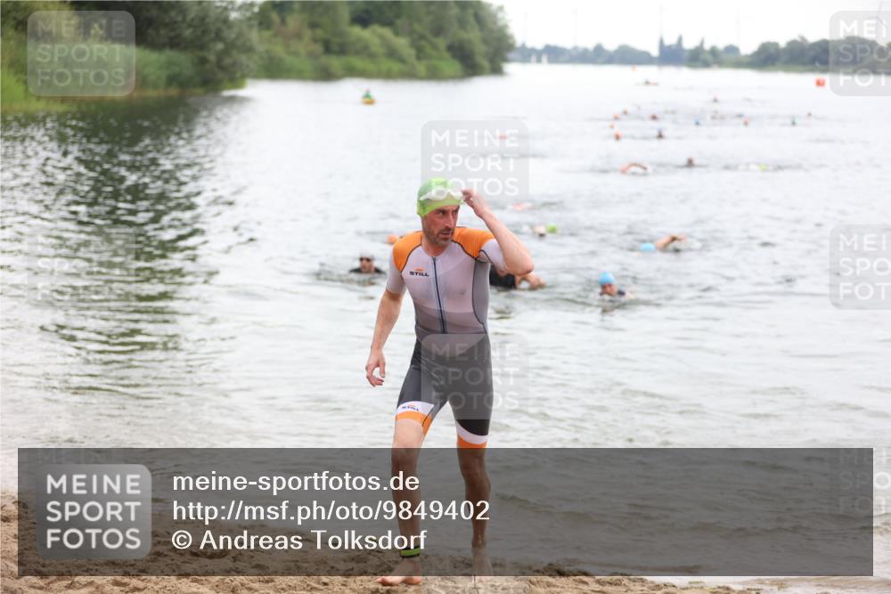 21.06.2026 - 29. Vierlanden-Triathlon Andreas Tolksdorf http://msf.ph/oto/9849402 21.06.2026 10:06:26 Schwimmen 397, 410, 458, 467 meine-sportfotos.de