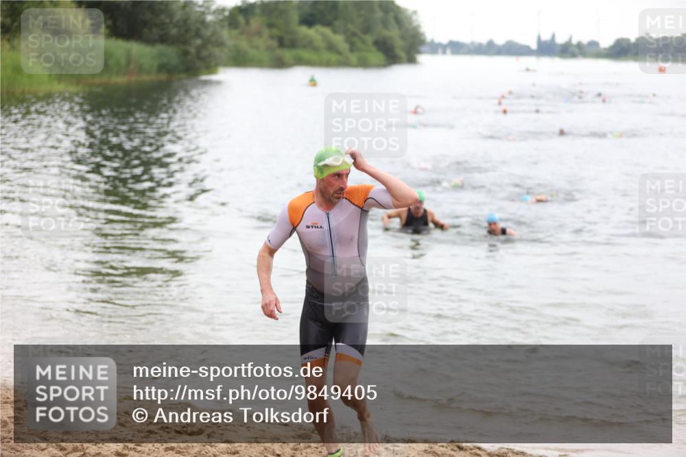 21.06.2026 - 29. Vierlanden-Triathlon Andreas Tolksdorf http://msf.ph/oto/9849405 21.06.2026 10:06:26 Schwimmen 397, 410, 458, 467 meine-sportfotos.de
