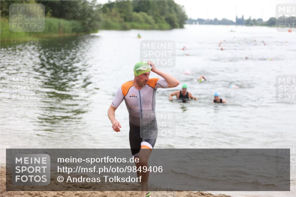 21.06.2026 - 29. Vierlanden-Triathlon Andreas Tolksdorf http://msf.ph/oto/9849406 21.06.2026 10:06:26 Schwimmen 397, 410, 458, 467 meine-sportfotos.de