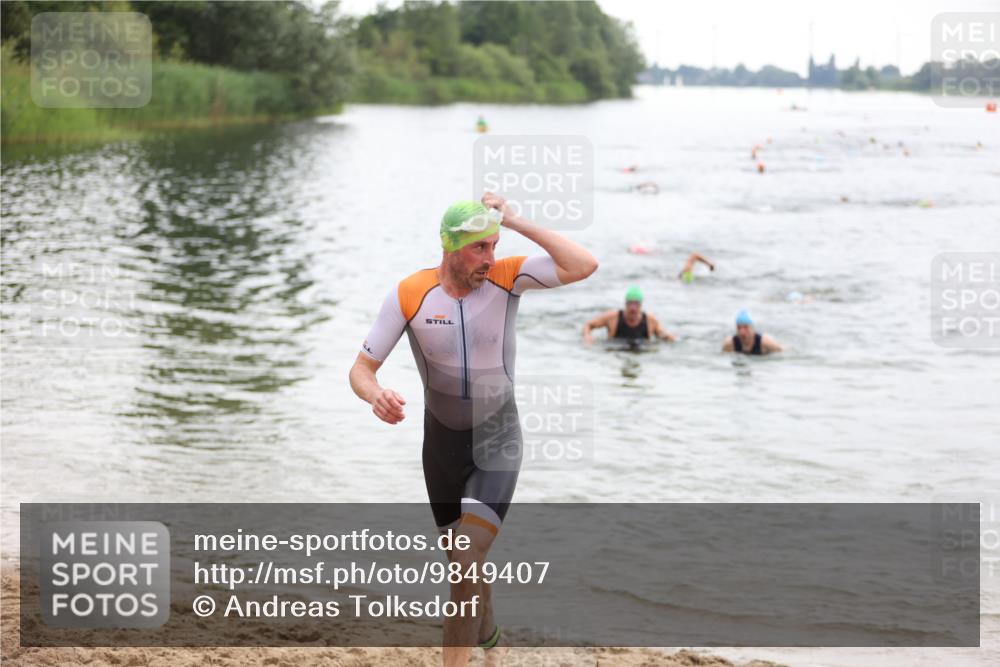 21.06.2026 - 29. Vierlanden-Triathlon Andreas Tolksdorf http://msf.ph/oto/9849407 21.06.2026 10:06:26 Schwimmen 397, 410, 458, 467 meine-sportfotos.de