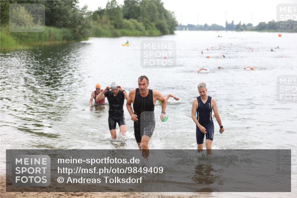21.06.2026 - 29. Vierlanden-Triathlon Andreas Tolksdorf http://msf.ph/oto/9849409 21.06.2026 10:06:34 Schwimmen 394, 397, 410, 417, 447 meine-sportfotos.de