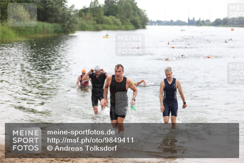 21.06.2026 - 29. Vierlanden-Triathlon Andreas Tolksdorf http://msf.ph/oto/9849411 21.06.2026 10:06:34 Schwimmen 394, 397, 410, 417, 447 meine-sportfotos.de