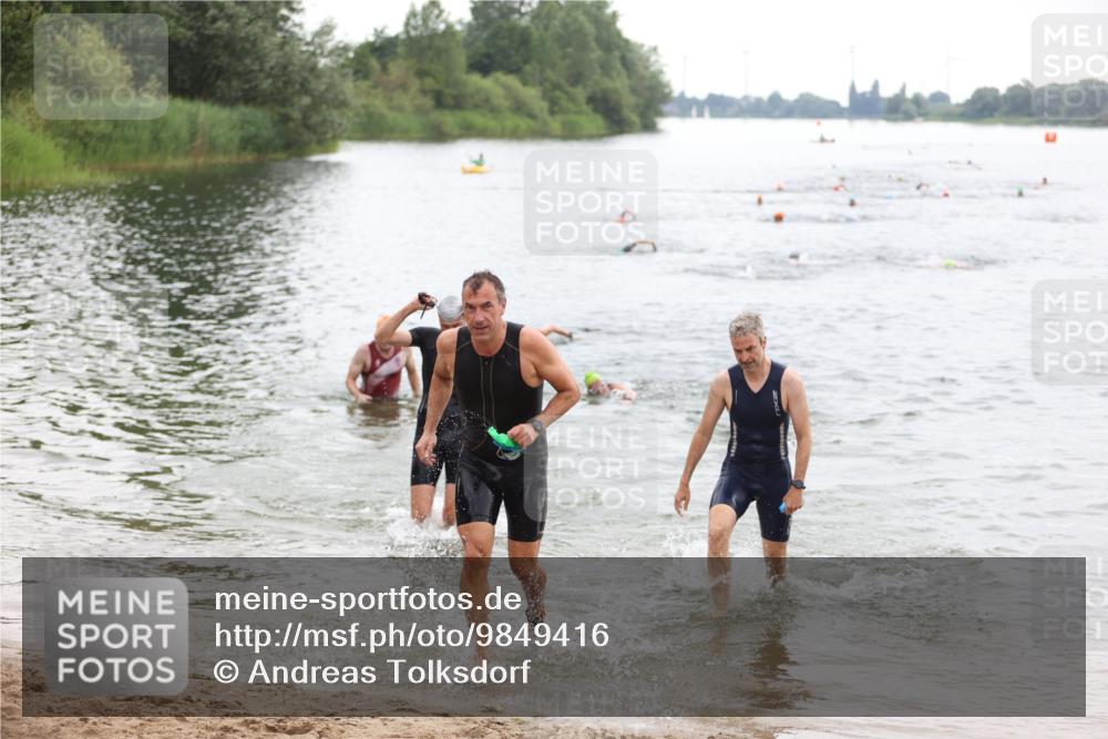 21.06.2026 - 29. Vierlanden-Triathlon Andreas Tolksdorf http://msf.ph/oto/9849416 21.06.2026 10:06:35 Schwimmen 394, 397, 410, 417, 447 meine-sportfotos.de