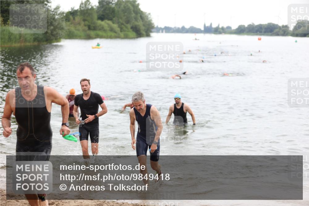 21.06.2026 - 29. Vierlanden-Triathlon Andreas Tolksdorf http://msf.ph/oto/9849418 21.06.2026 10:06:36 Schwimmen 394, 397, 410, 417, 443, 447 meine-sportfotos.de