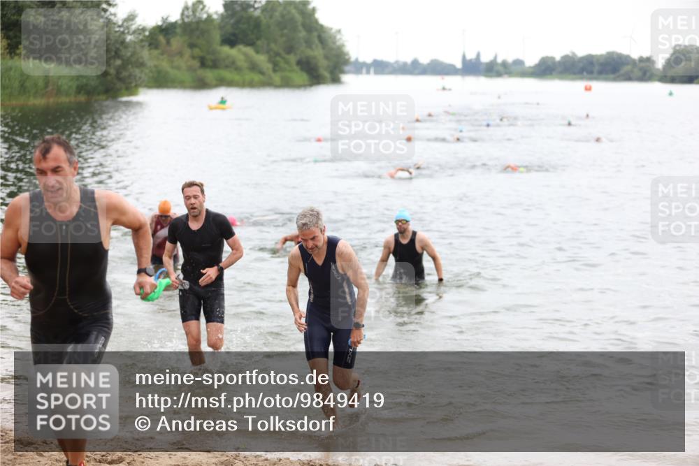 21.06.2026 - 29. Vierlanden-Triathlon Andreas Tolksdorf http://msf.ph/oto/9849419 21.06.2026 10:06:36 Schwimmen 394, 397, 410, 417, 443, 447 meine-sportfotos.de