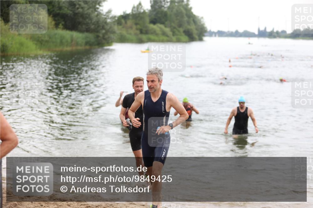 21.06.2026 - 29. Vierlanden-Triathlon Andreas Tolksdorf http://msf.ph/oto/9849425 21.06.2026 10:06:37 Schwimmen 394, 397, 410, 417, 443, 447 meine-sportfotos.de