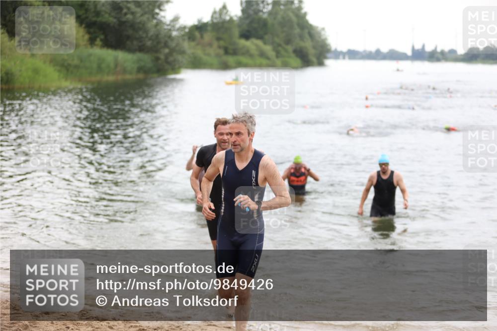 21.06.2026 - 29. Vierlanden-Triathlon Andreas Tolksdorf http://msf.ph/oto/9849426 21.06.2026 10:06:37 Schwimmen 394, 397, 410, 417, 443, 447 meine-sportfotos.de