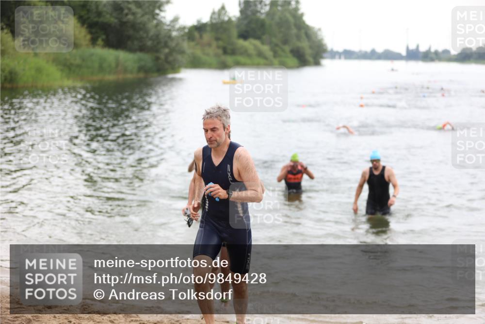 21.06.2026 - 29. Vierlanden-Triathlon Andreas Tolksdorf http://msf.ph/oto/9849428 21.06.2026 10:06:37 Schwimmen 394, 397, 410, 417, 443, 447 meine-sportfotos.de