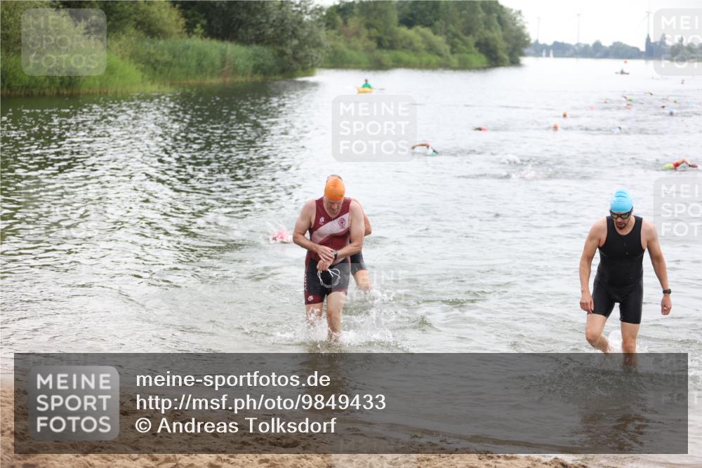 21.06.2026 - 29. Vierlanden-Triathlon Andreas Tolksdorf http://msf.ph/oto/9849433 21.06.2026 10:06:42 Schwimmen 394, 410, 417, 443, 447 meine-sportfotos.de