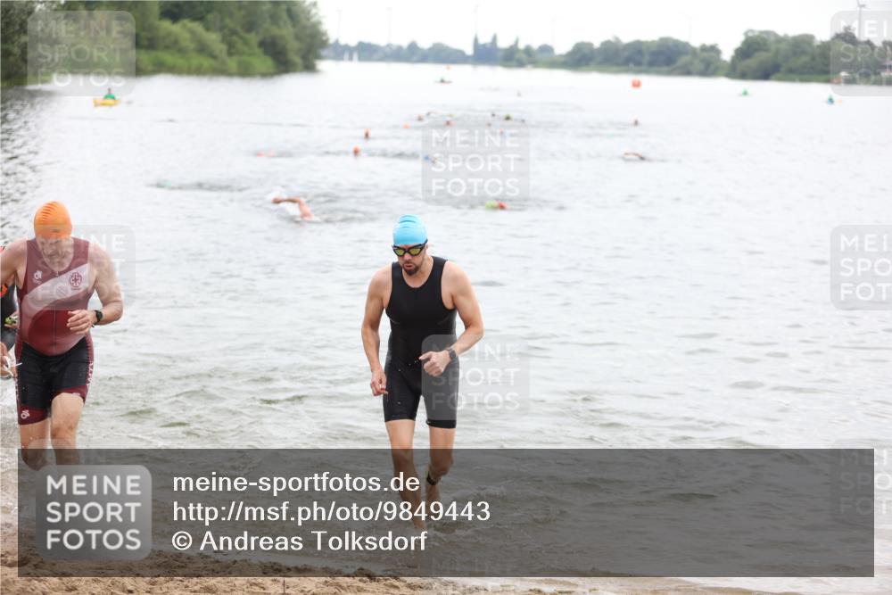 21.06.2026 - 29. Vierlanden-Triathlon Andreas Tolksdorf http://msf.ph/oto/9849443 21.06.2026 10:06:43 Schwimmen 394, 417, 443, 447 meine-sportfotos.de