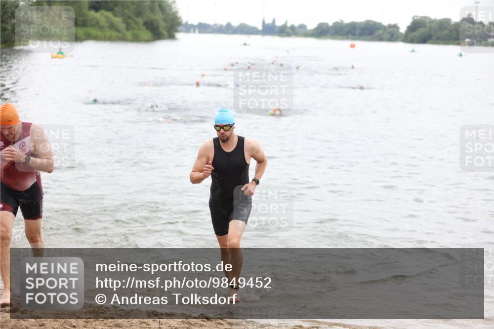21.06.2026 - 29. Vierlanden-Triathlon Andreas Tolksdorf http://msf.ph/oto/9849452 21.06.2026 10:06:44 Schwimmen 394, 417, 443, 447 meine-sportfotos.de