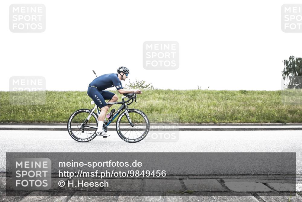 21.06.2026 - 29. Vierlanden-Triathlon H.Heesch http://msf.ph/oto/9849456 21.06.2026 10:27:17 Radfahren 24, 89, 101, 339, 378, 385, 486, 517 meine-sportfotos.de