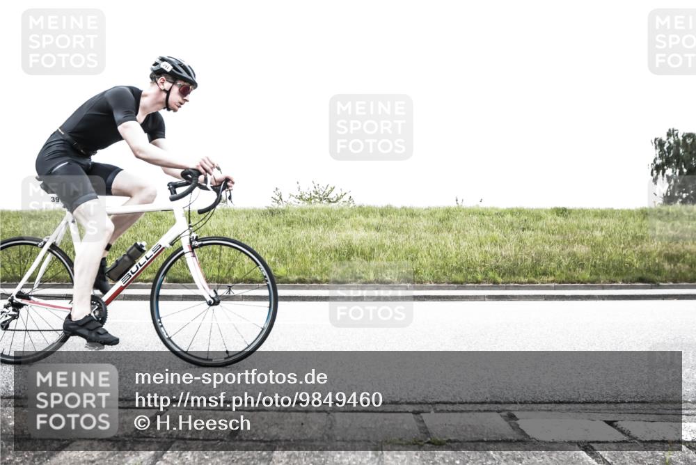 21.06.2026 - 29. Vierlanden-Triathlon H.Heesch http://msf.ph/oto/9849460 21.06.2026 10:27:25 Radfahren 10, 101, 223, 298, 339, 378, 385, 391, 513 meine-sportfotos.de
