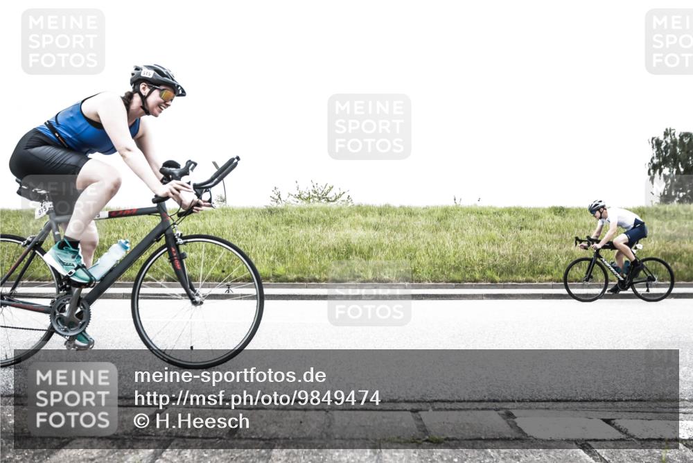 21.06.2026 - 29. Vierlanden-Triathlon H.Heesch http://msf.ph/oto/9849474 21.06.2026 10:27:48 Radfahren 20, 272, 515, 615 meine-sportfotos.de