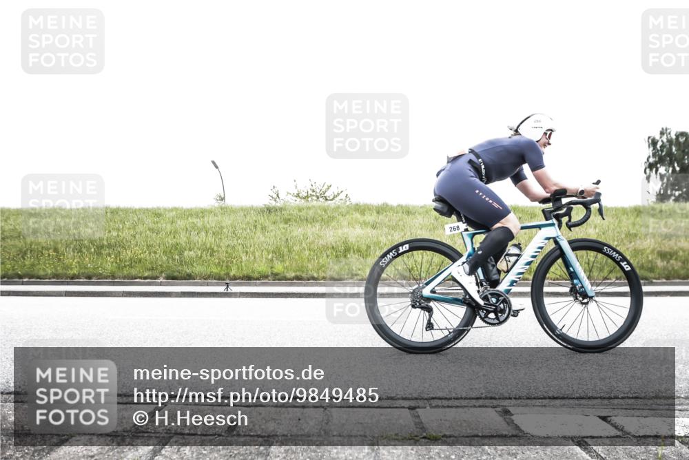 21.06.2026 - 29. Vierlanden-Triathlon H.Heesch http://msf.ph/oto/9849485 21.06.2026 10:28:15 Radfahren 21, 233, 267, 268, 575 meine-sportfotos.de