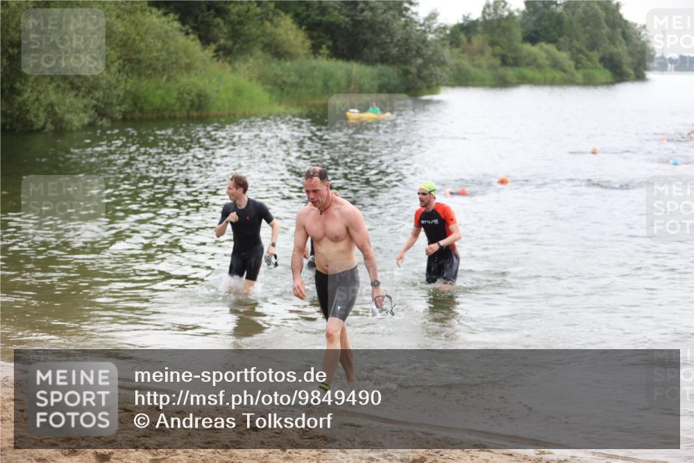 21.06.2026 - 29. Vierlanden-Triathlon Andreas Tolksdorf http://msf.ph/oto/9849490 21.06.2026 10:07:09 Schwimmen 425, 428, 445, 474 meine-sportfotos.de