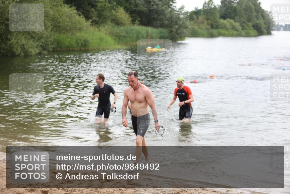 21.06.2026 - 29. Vierlanden-Triathlon Andreas Tolksdorf http://msf.ph/oto/9849492 21.06.2026 10:07:09 Schwimmen 425, 428, 445, 474 meine-sportfotos.de