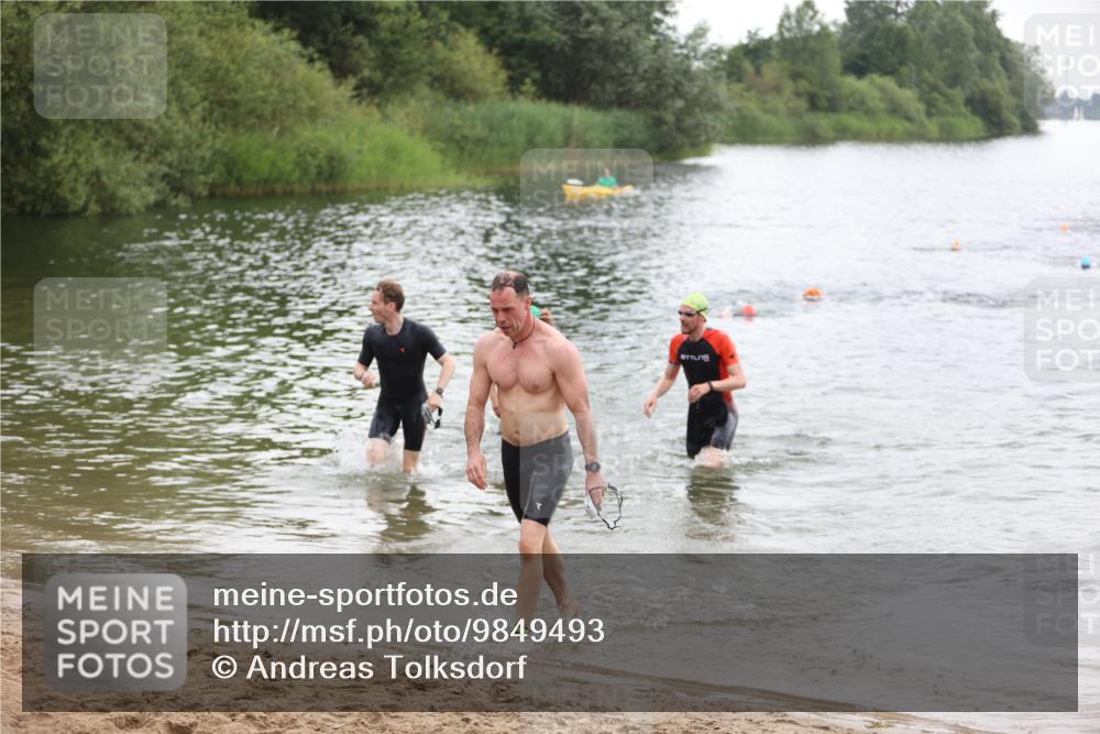 21.06.2026 - 29. Vierlanden-Triathlon Andreas Tolksdorf http://msf.ph/oto/9849493 21.06.2026 10:07:09 Schwimmen 425, 428, 445, 474 meine-sportfotos.de