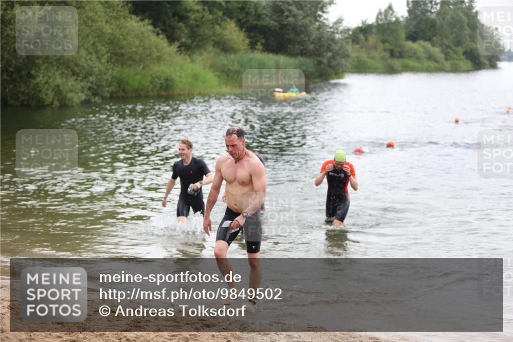 21.06.2026 - 29. Vierlanden-Triathlon Andreas Tolksdorf http://msf.ph/oto/9849502 21.06.2026 10:07:09 Schwimmen 425, 428, 445, 474 meine-sportfotos.de